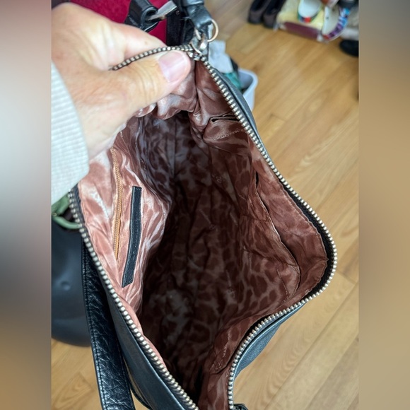 B Makowsky Genuine Soft Leather Black Handbag Shoulderbag EUC - Picture 4 of 11